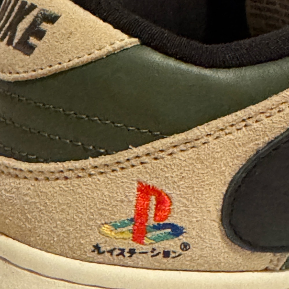 Nike SB Dunk Low Sneakers - Picture 5 of 11